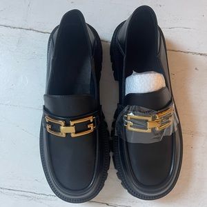 NEVER WORN platform loafers